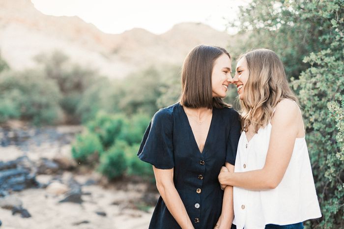 Engagement Photo Outfits for Two Women 9