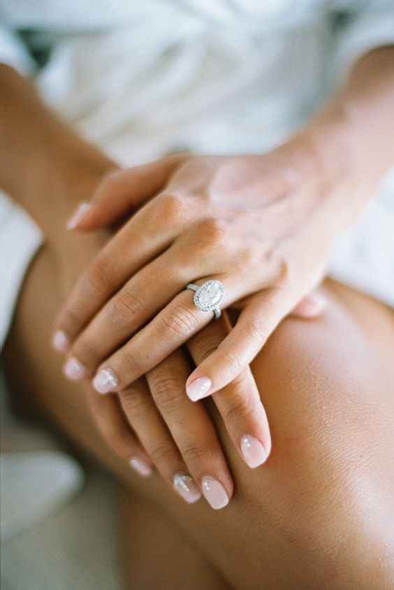 Subtle or statement manicure? - 1