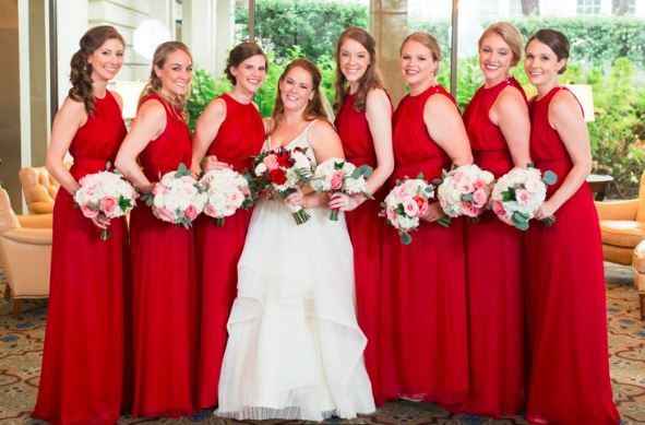 Should bridesmaids wearing matching dresses have matching hairstyles? - 1
