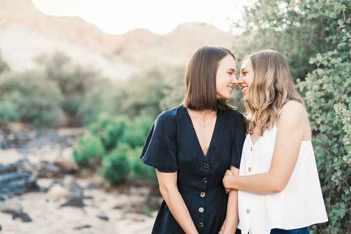 Engagement Photo Outfits for Two Women - 7