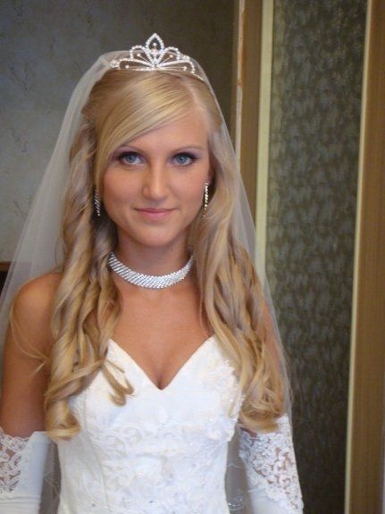 Hairstyle with veil