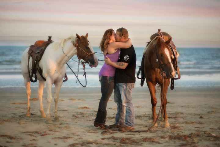 Let me see your engagement photos! 😭 - 2