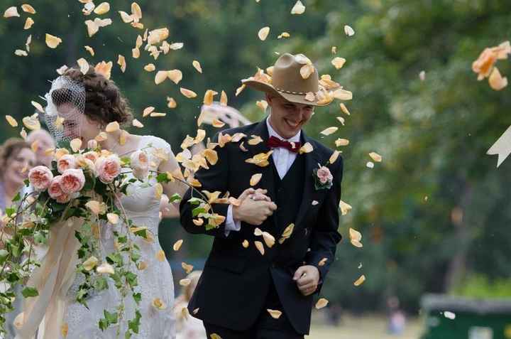 Need ideas for affordable ceremony decor