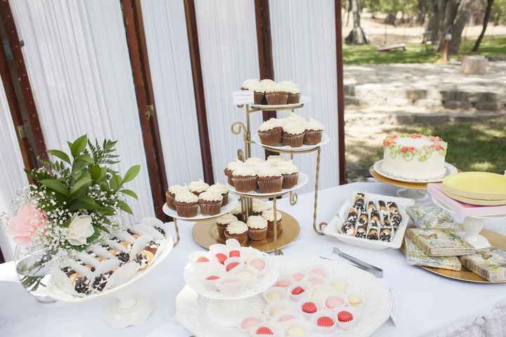 Wedding Cupcake Stand Help!