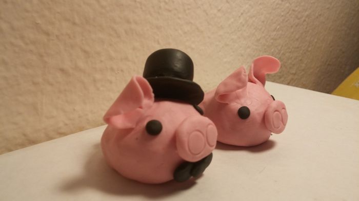 KWR: Hey guys, just wanted to show off my cake toppers I'm making! :)