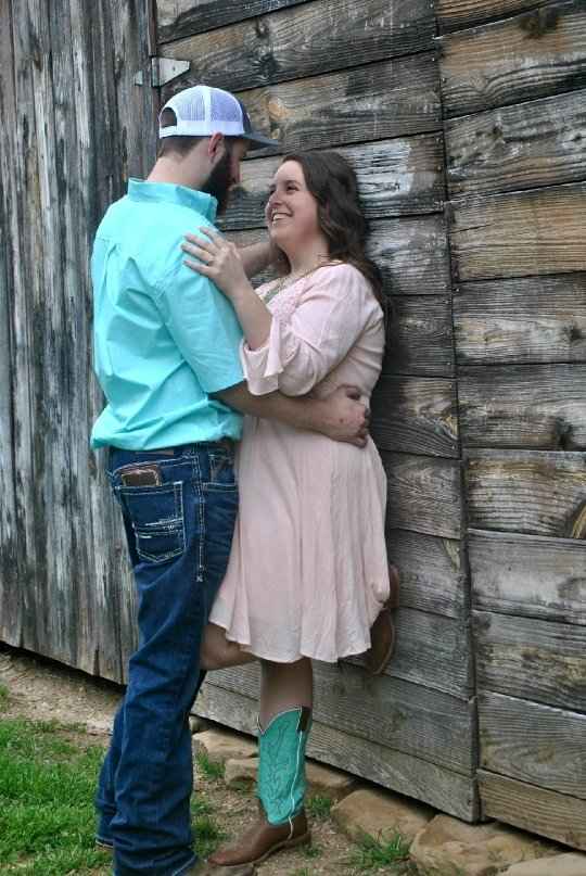 Engagement pictures outfits - 1