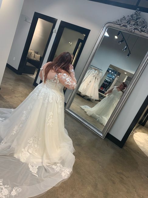 Cathedral veil or is that to much? 💍 2