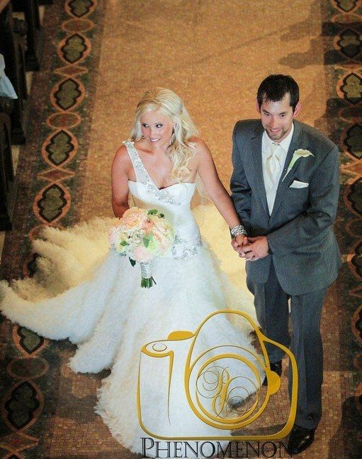 I'm craving wedding!!! Share with me your wedding pics!! please....
