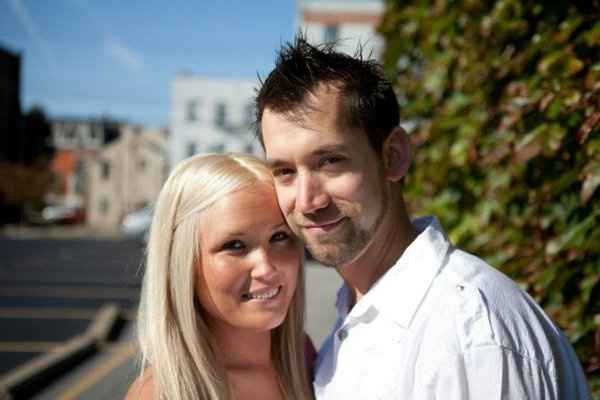 Show off your Engagement Pics!