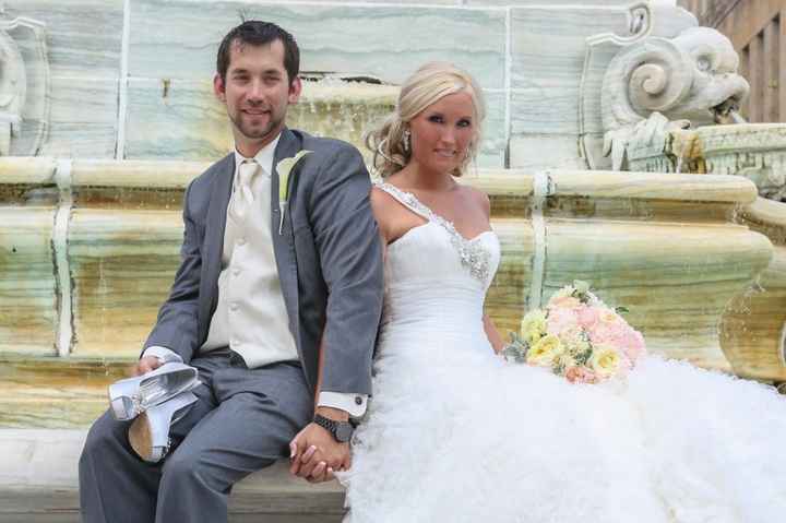 I'm craving wedding!!! Share with me your wedding pics!! please....