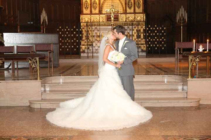 I'm craving wedding!!! Share with me your wedding pics!! please....