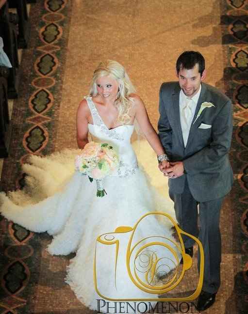 I'm craving wedding!!! Share with me your wedding pics!! please....