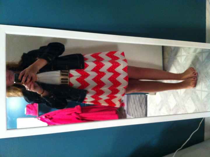 Please help on what to wear for engagement pics (pics included)