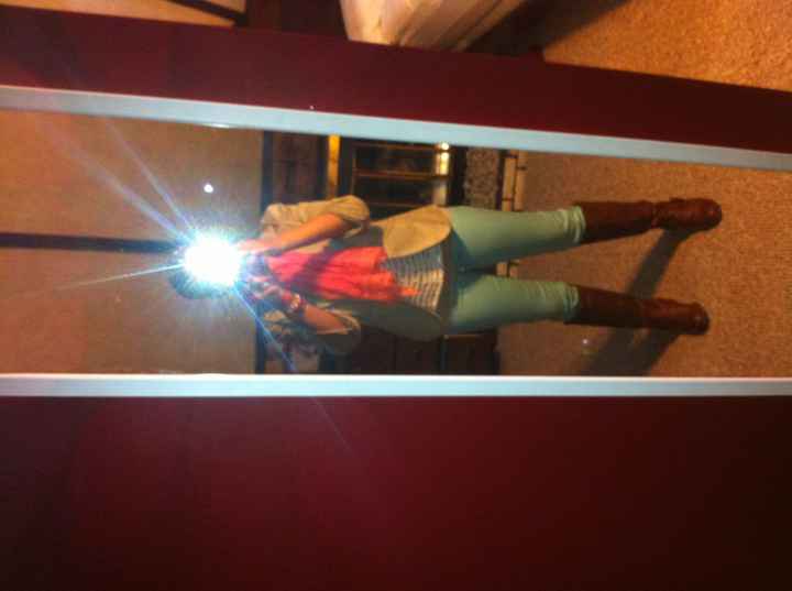 Please help on what to wear for engagement pics (pics included)