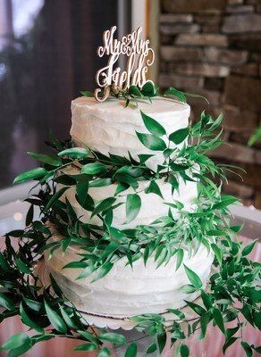 Wedding cake greenery 2