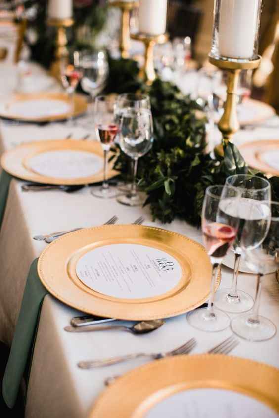 Circular menus on top of gold chargers with set table