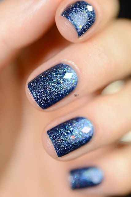 Sparkly blue nails