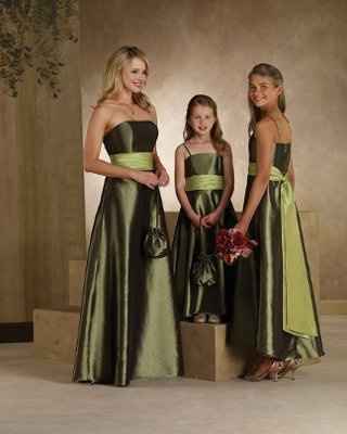 What Did You Put Your Bridesmaids In?! Show Me The Dresses :)