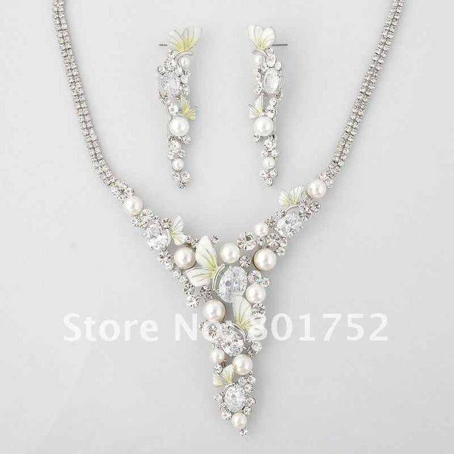 let's see your wedding jewelry...earrings, necklaces, etc.