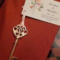 Who gets a wedding favor? - 1