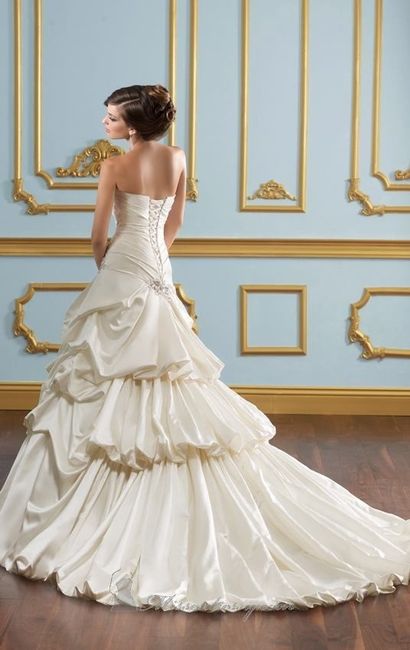 Showing your FH your dress before the wedding?? **Update in comments**