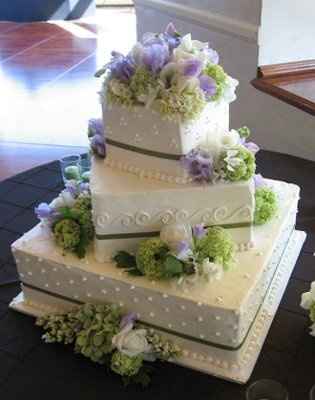 Wedding cakes* I wanna see pics!
