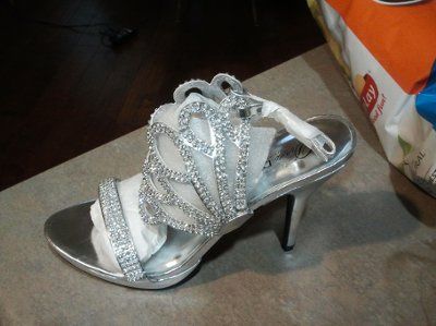 This Never gets old! Show us your shoes & wedding accessories!