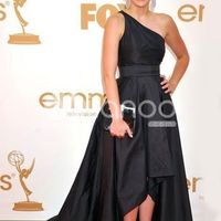 Does anyone have any credible websites for buying a wedding dress from the U.S., China or elsewhere 