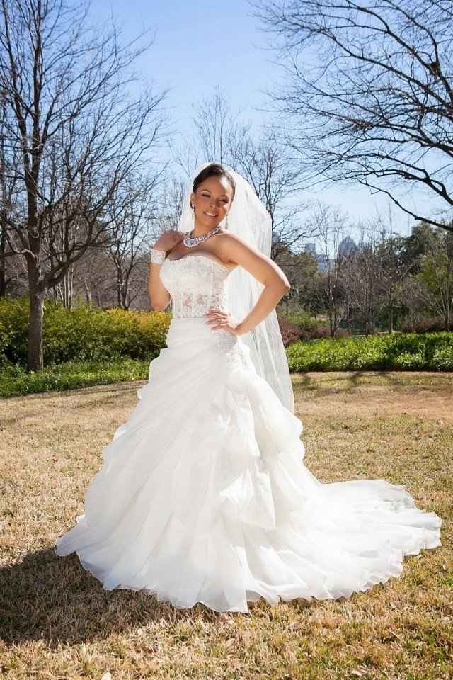 Show us your wedding dress!!!!!!