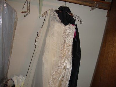 MY VEIL IS HERE!!! AHH!