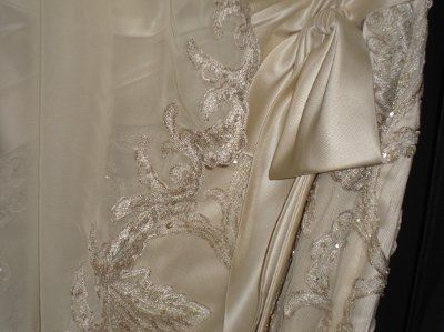 MY VEIL IS HERE!!! AHH!