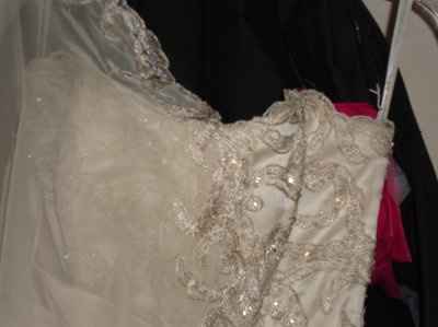 MY VEIL IS HERE!!! AHH!