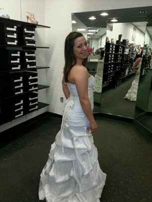 Show us your wedding dress!!!!!!