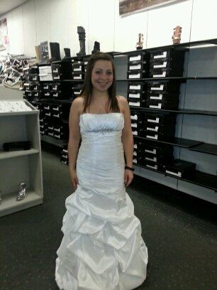 Show us your wedding dress!!!!!!