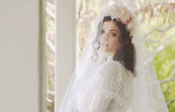 Veil vs Flower Crown, or both?  Weddings, Style and Décor