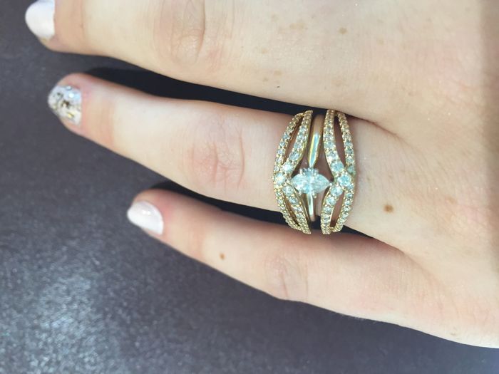 Marquise solitarie, band or enhancer?