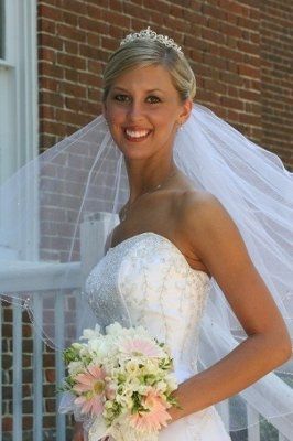 Can someone show me bouquets/arrangemets for ceremony with gerber dasies.....