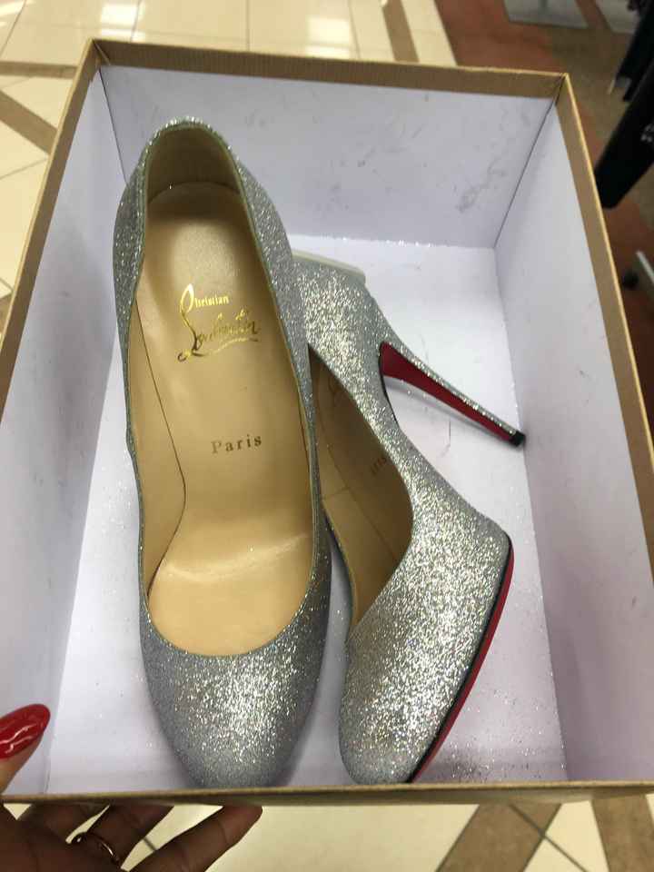 Let me see your shoes! - 1