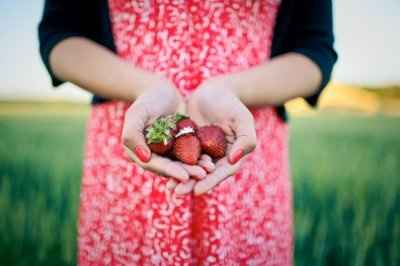 i have some engagement pictures!!
