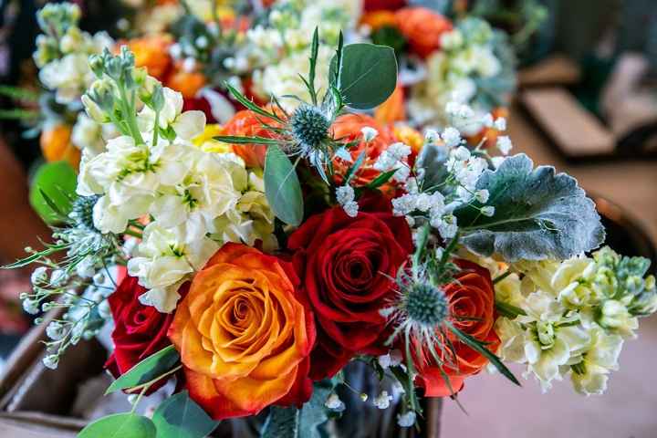 Bridesmaids'/Groomswoman's bouquets