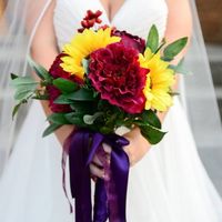 My bouquet - handmade with flowers & greenery from Alforal!