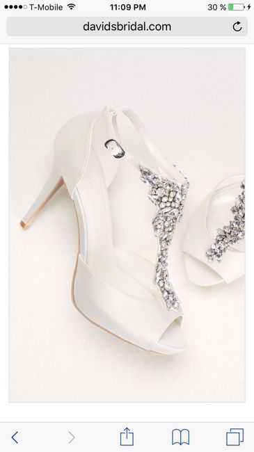 Shoes different color than dress !