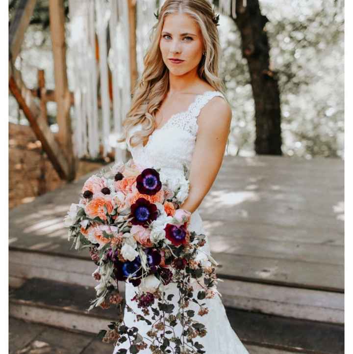Cascading vs. Round Bouquet. Why did you pick one or the other?