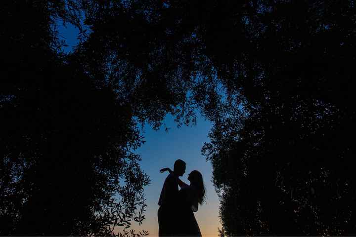 Drop an Engagement Pic with your Date & venue location - 2