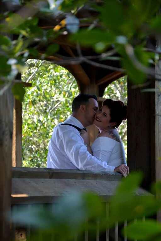 Show me your favorite engagement/wedding  photos!!