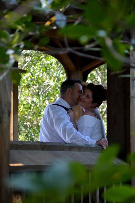 Show me your favorite engagement/wedding  photos!!