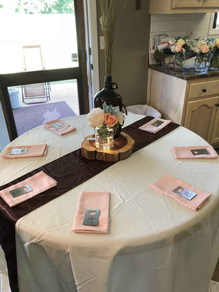 Subtle or statement centerpieces? - 1