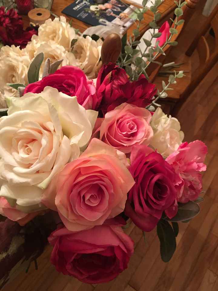 What kind of flowers? Real, faux, sola, or paper? - 1