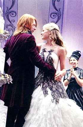 Which Halloween-themed wedding dress?