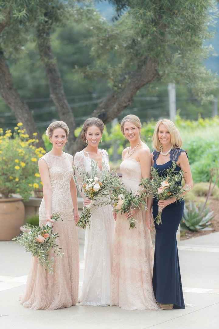Still Torn: Arm Bouquets vs. Round Bouquets